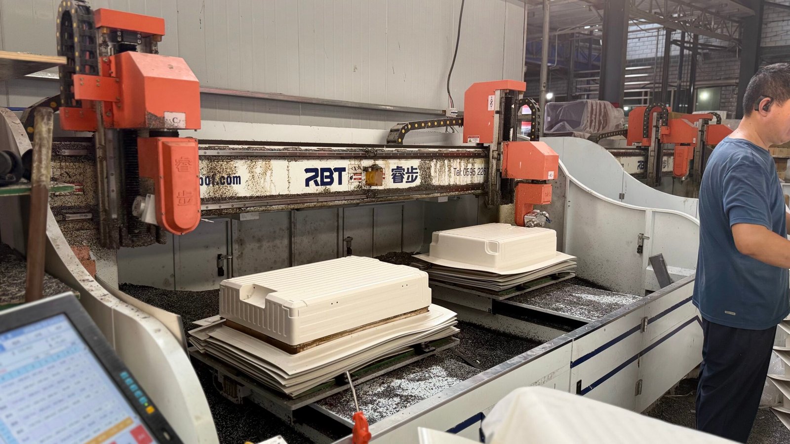Luggage shell manufacturing